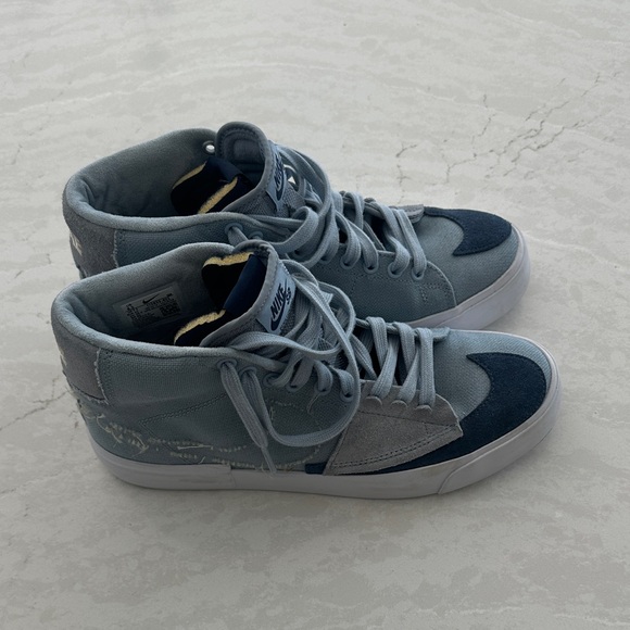 Nike High-Top SB Dunk Low Pro in Light Blue and Navy - Picture 1 of 6